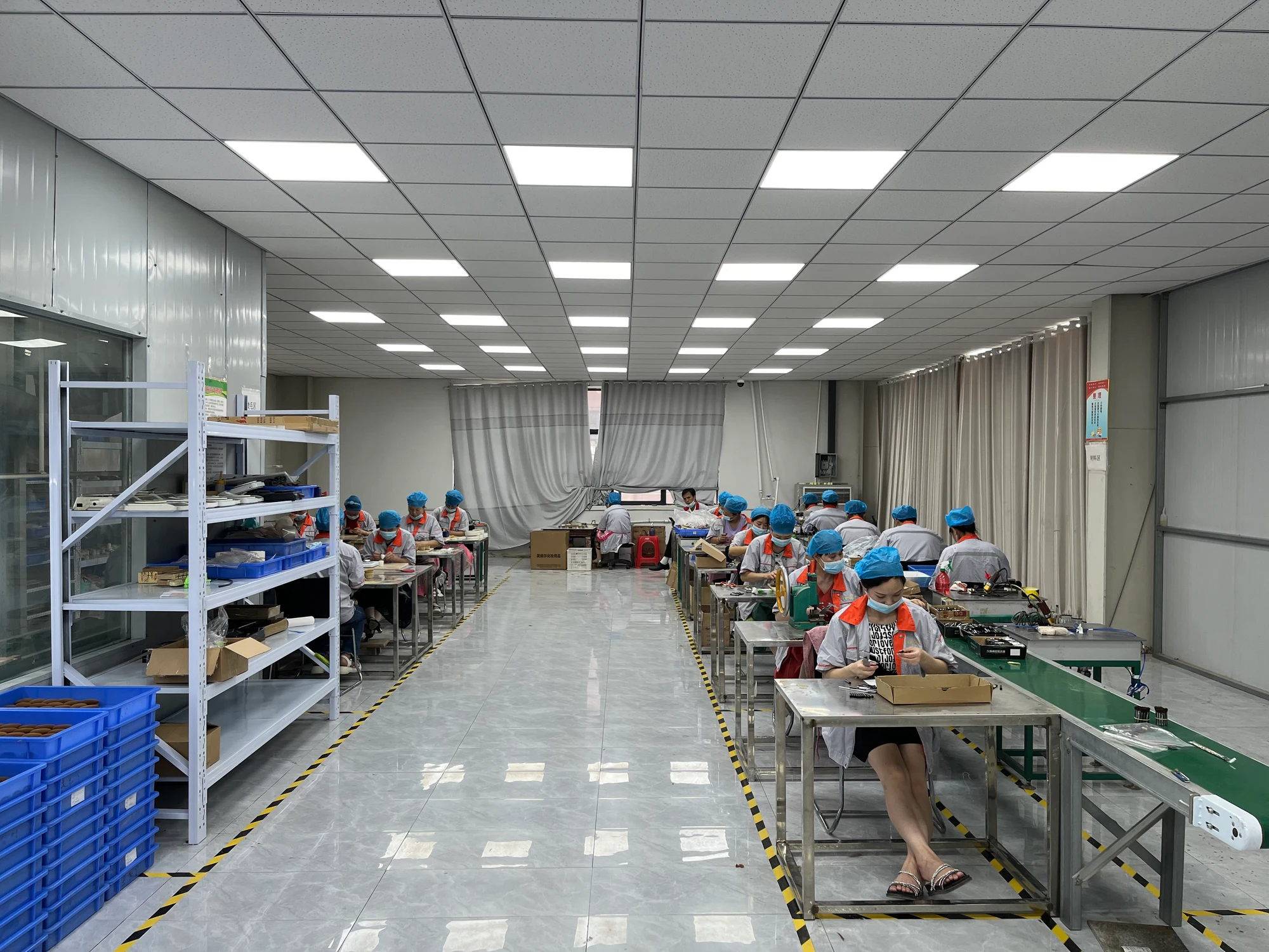 Actual makeup brush production workshop
