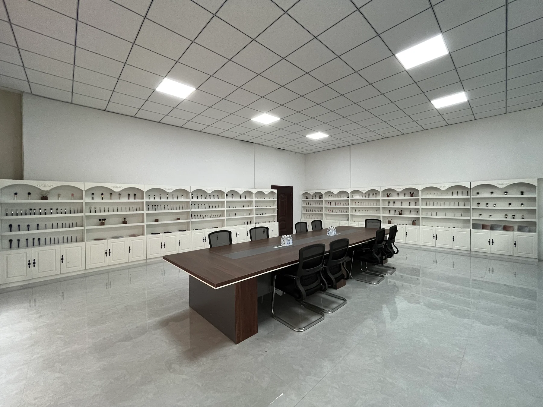 Factory showroom and meeting space